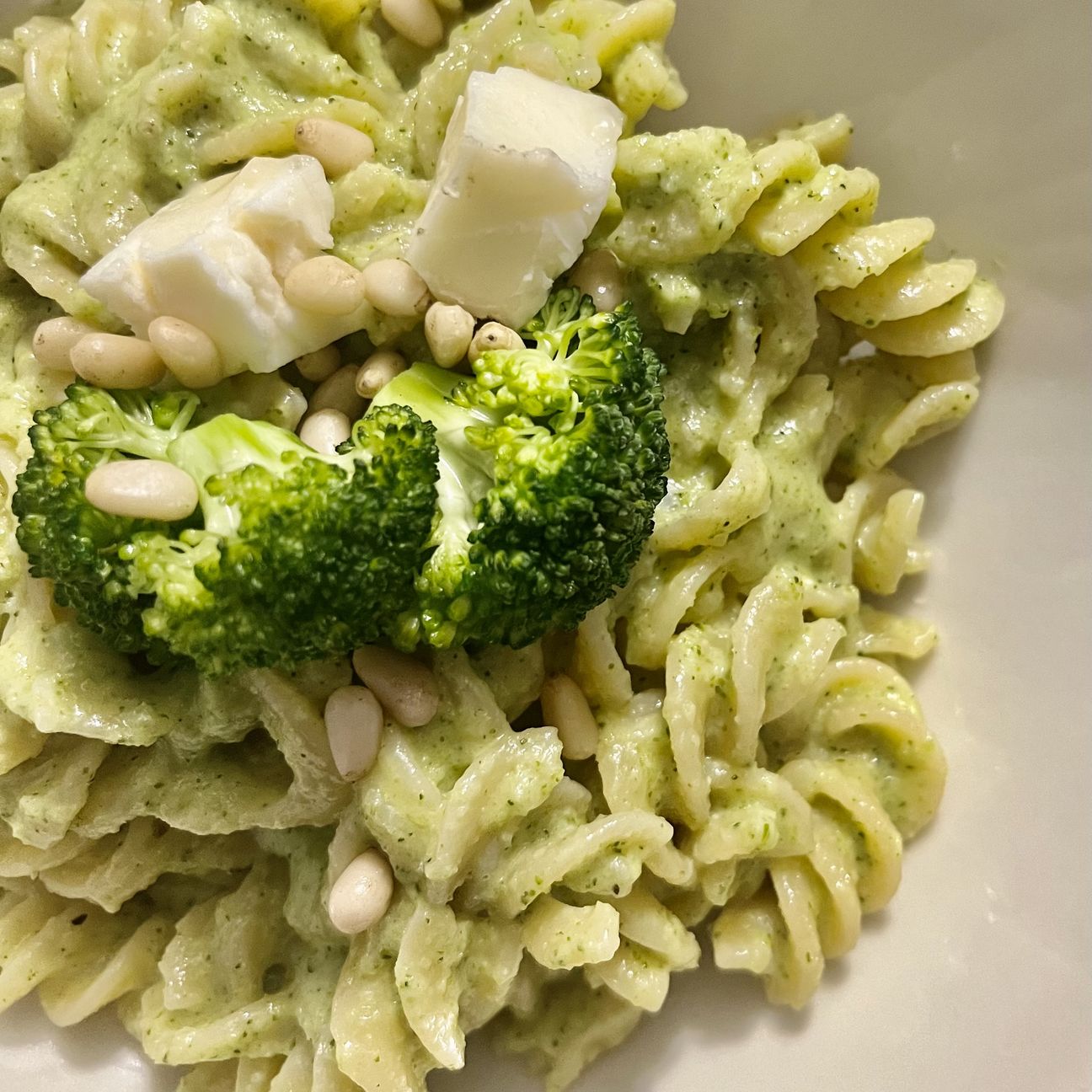 Fusilli con pesto di broccoli e gorgonzola