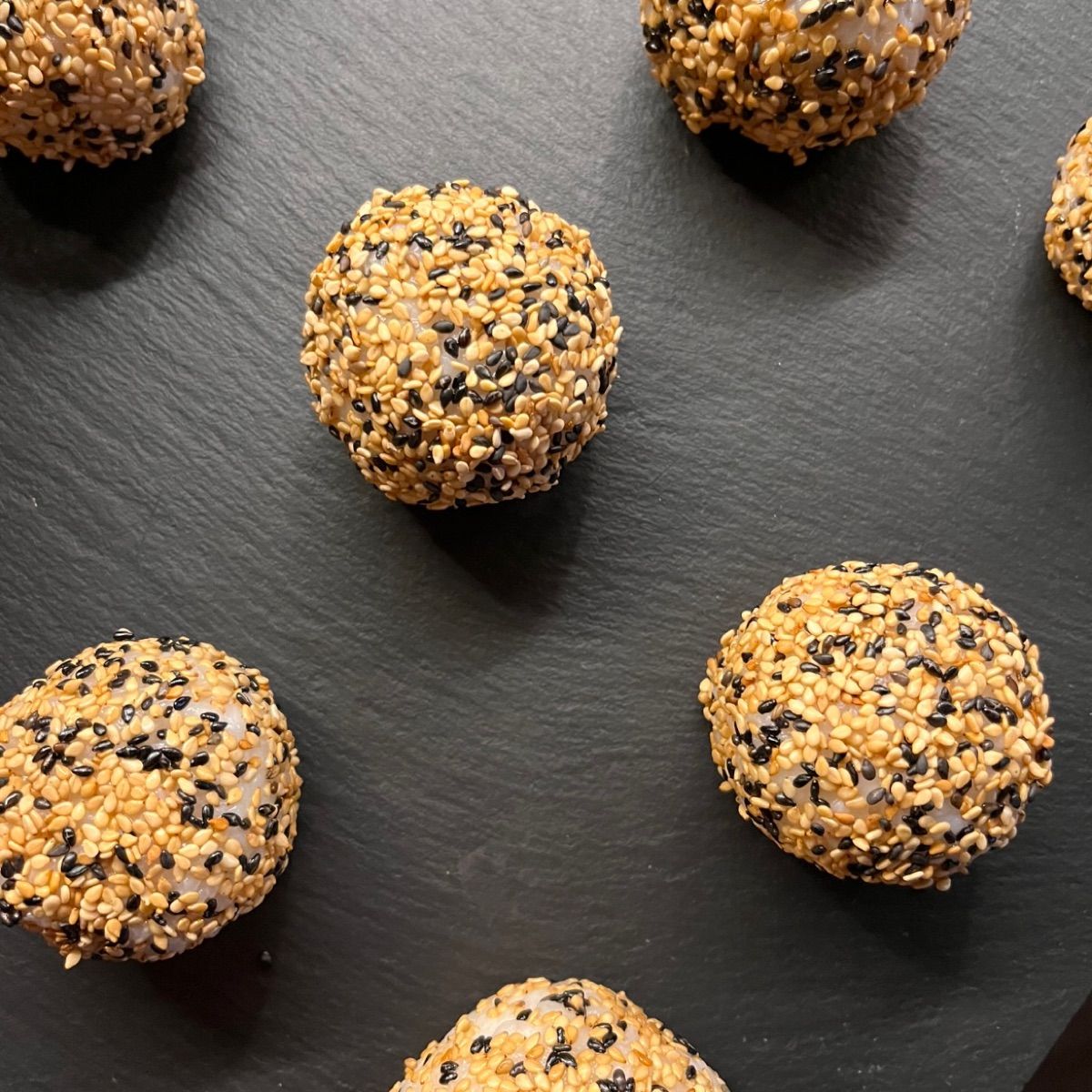 Sushi balls con tonno, maionese Calvè e avocado