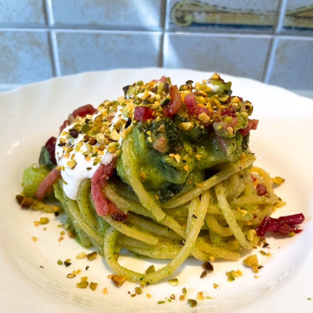 Spaghetti in crema di zucchine con speck & stracciatella
