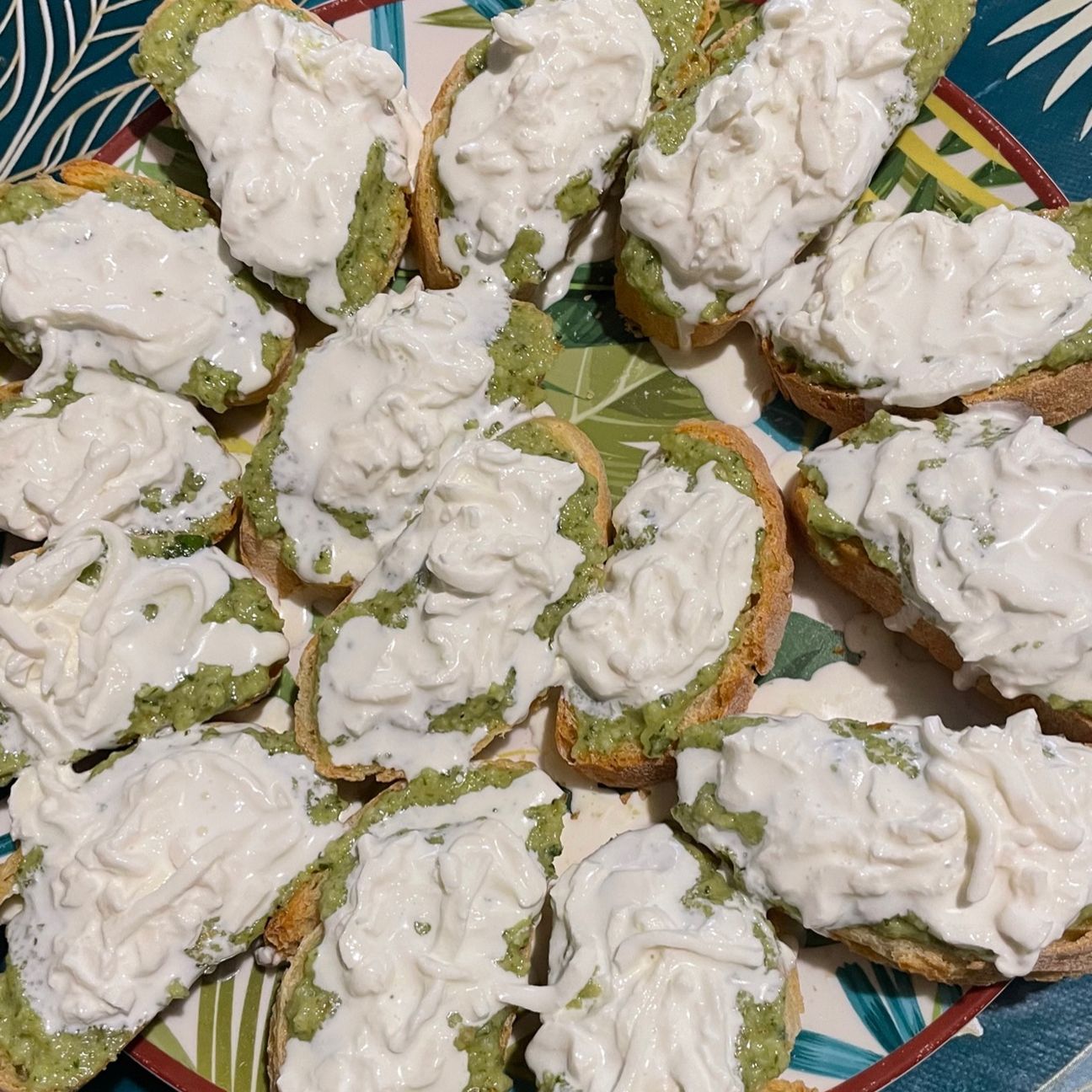 bruschette crema al basilico e stracciatella