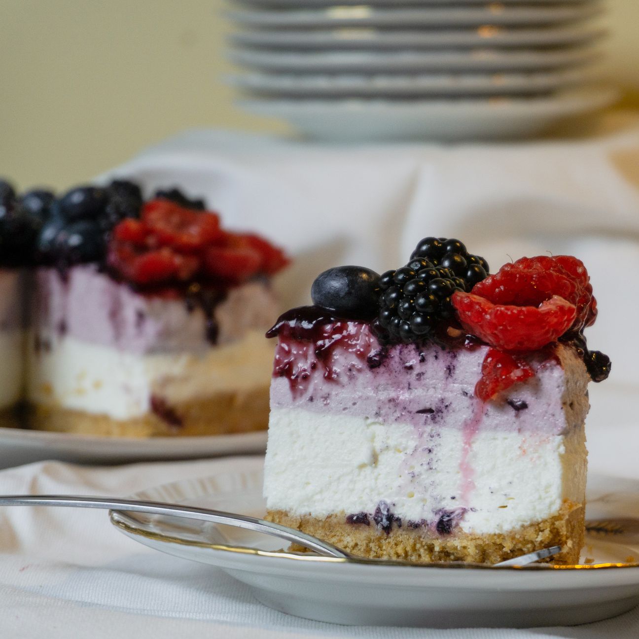 CHEESECAKE BICOLORE AI FRUTTI DI BOSCO (senza lattosio)