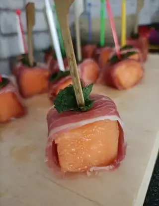 Ricetta CUBETTI DI MELONE , PROSCIUTTO E MENTA di orazio.buffa63