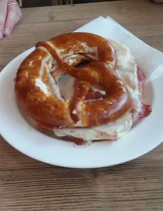 Ricetta brezel farcito di rondini.alberto