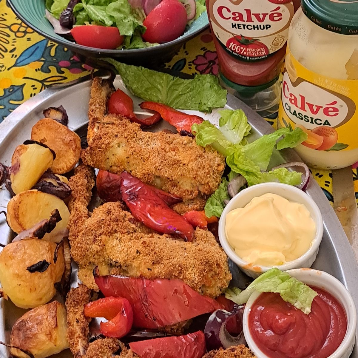 Ali di pollo impanate con patate al forno