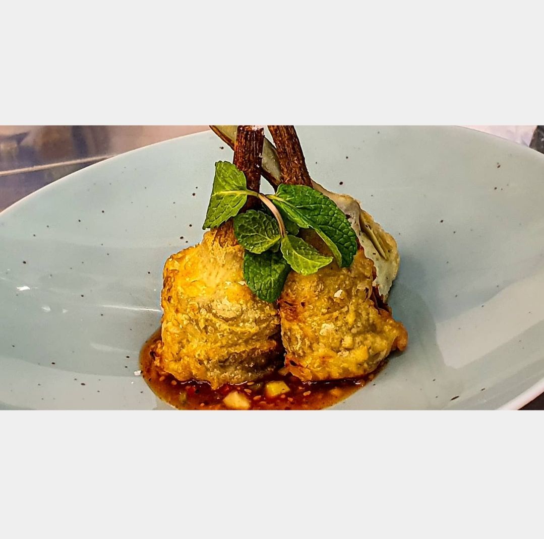 Carciofi in tempura ripieni su salsa Thai