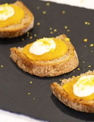 Ricetta CROSTINI DI PANE INTEGRALE CON CREMA DI ZUCCA E FONDUTA DI PECORINO PUGLIESE  di rosi.faggiano