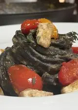 Ricetta TAGLIOLINI AL NERO DI SEPPIA CON PESCE SPADA E POMODORINI CARAMELLATI 