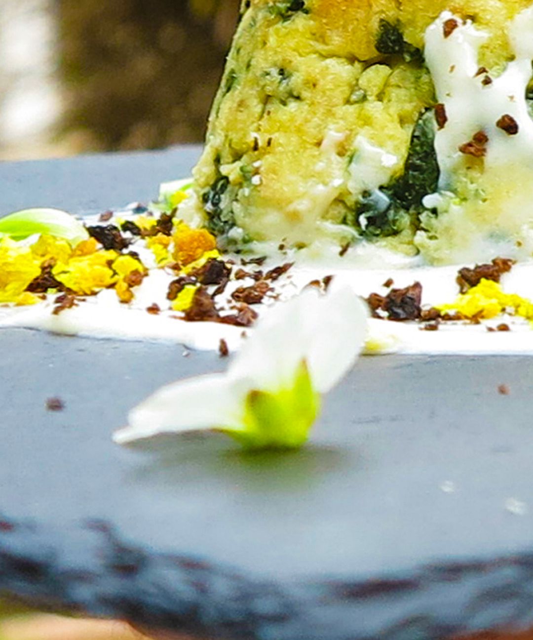TORTINO DI CICORIA SELVATICA E PATATA SU FONDUTA DI CACIOCAVALLO PODOLICO