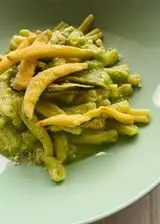 Ricetta Caserecce con pesto light di zucchine e stick