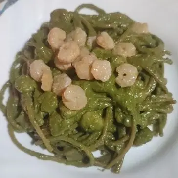Ricetta Spaghetti integrali con pesto e gamberetti di Martina10