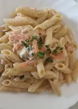 Ricetta Pennette con crema cacio e pepe e salmone