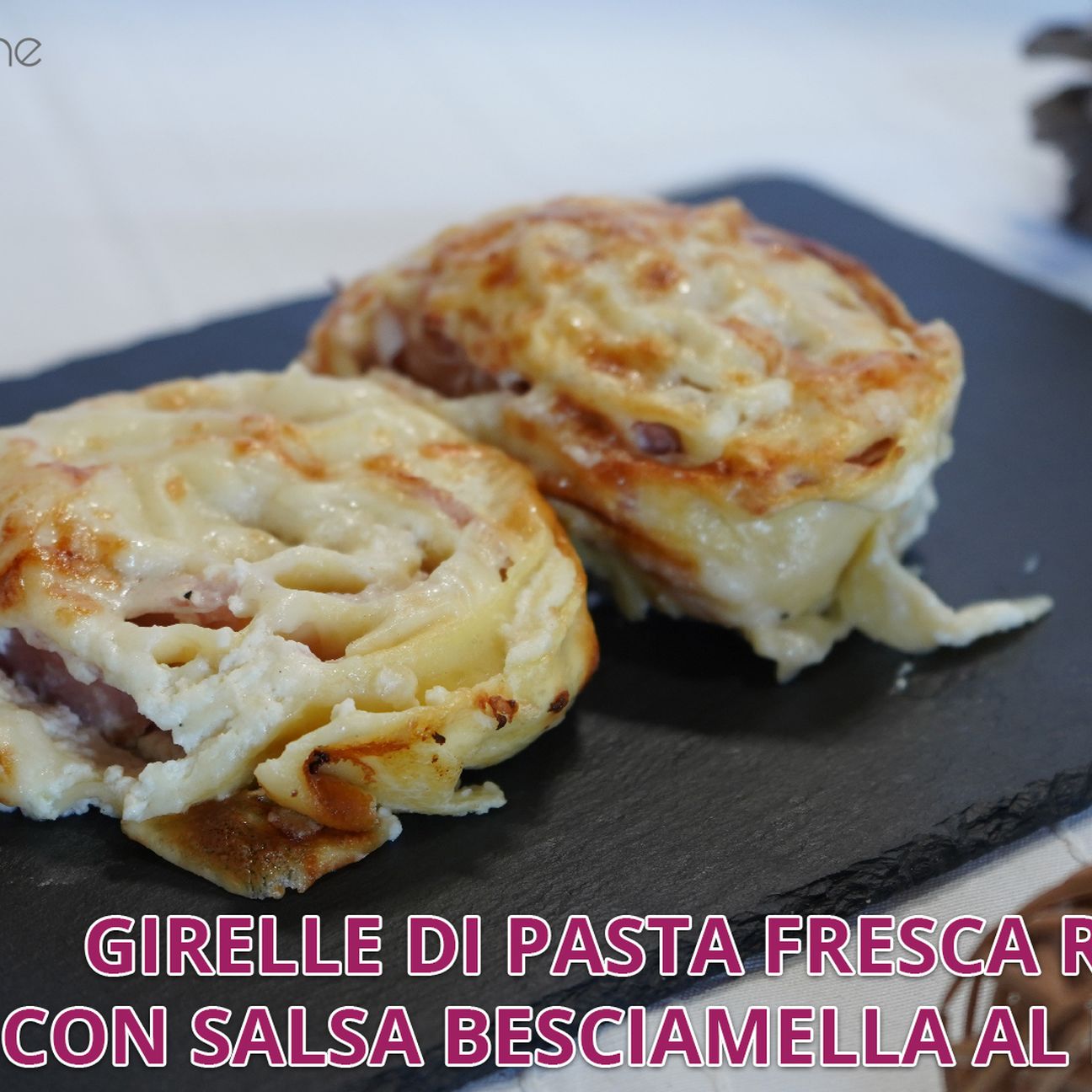 Girelle di pasta fresca in salsa besciamella al forno