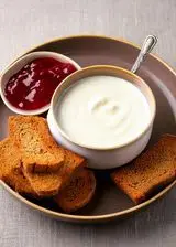 Ricetta Yogurt, fette biscottate e marmellata