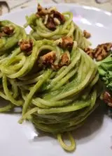 Ricetta Spaghetti con crema di broccoli, salsiccia e noci.