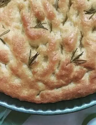 Ricetta Focaccia con Olio, fiocchi di sale e rosmarino di RicettediSara