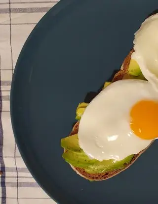 Ricetta Avocado toast con uovo🥑🍳 di RicettediSara