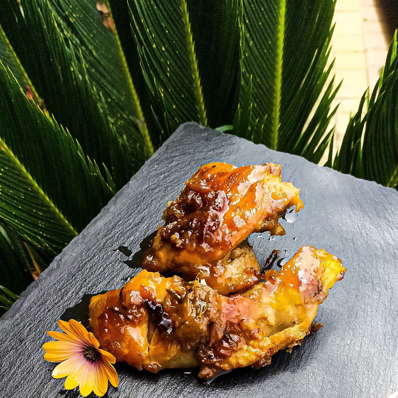 Pollo glassato alla birra con miele e cipolle!