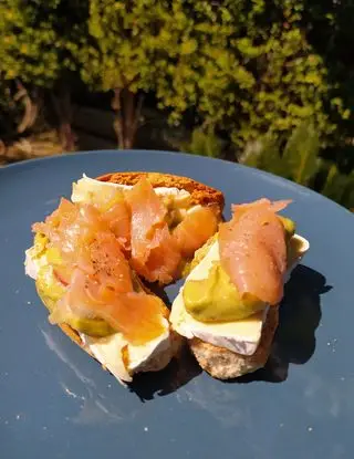 Ricetta Crostini integrali al salmone🌱 di RicettediSara