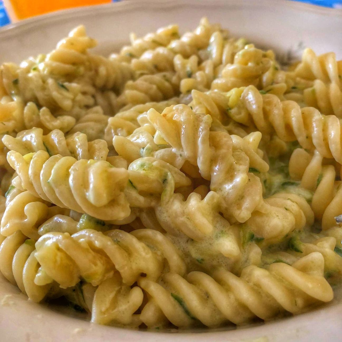 Fusilli con crema di zucchine e fonduta di parmigiano