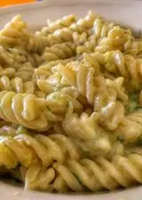 Ricetta Fusilli con crema di zucchine e fonduta di parmigiano