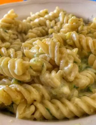 Ricetta Fusilli con crema di zucchine e fonduta di parmigiano di maccaro_paraosteria