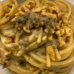 Ricetta Spaghettone burro, alici, salvia e granella di noci