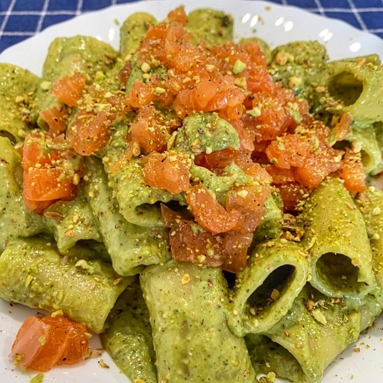 Paccheri pesto di pistacchio e tartare di salmone