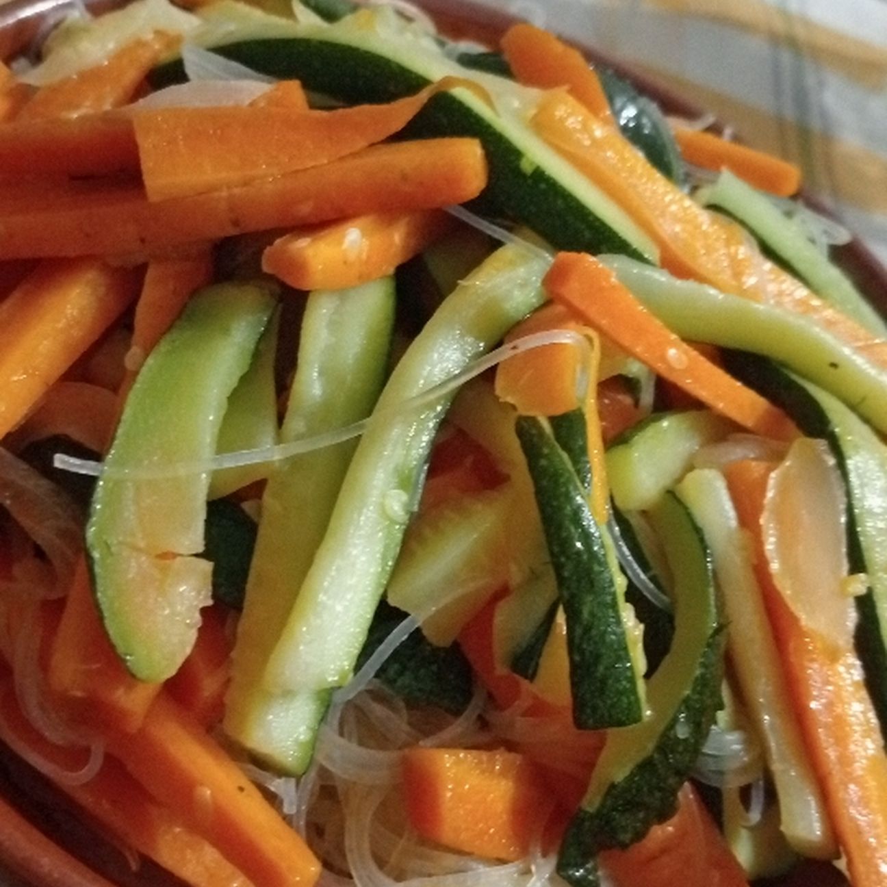 Spaghetti di soia con verdure