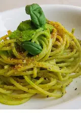 Ricetta Spaghetti scanalati pesto di zucchine e granella di pistacchio   