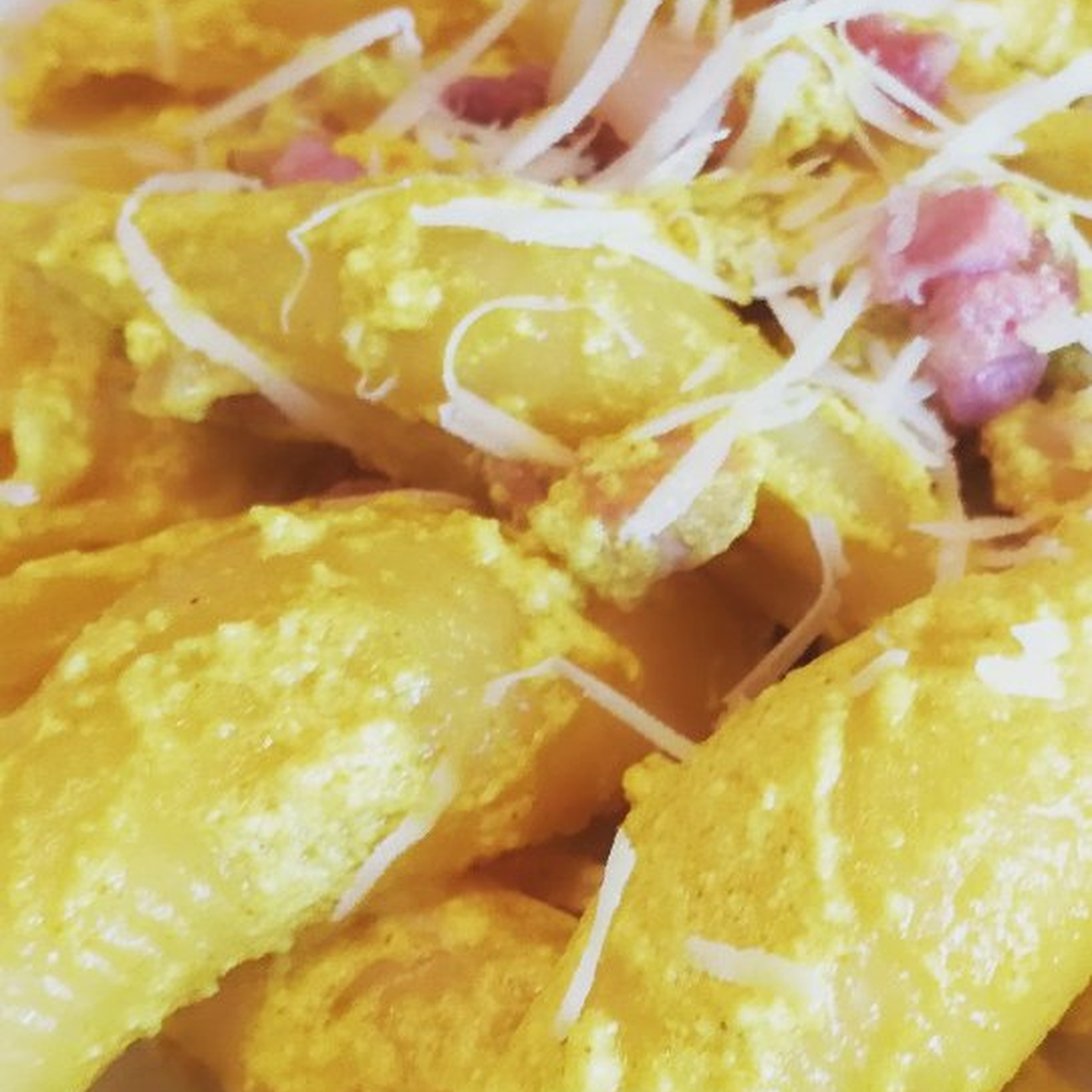 Conchiglioni pancetta ricotta e curcuma