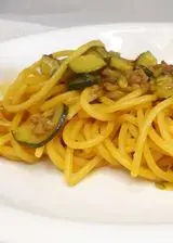 Ricetta Spaghetti salsiccia zucchine e curcuma