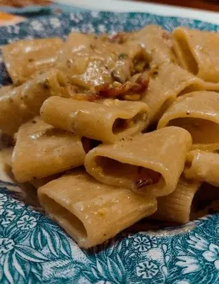 Ricetta Paccheri, crema di burrata e pistacchi con guanciale croccante di righetti_claudia