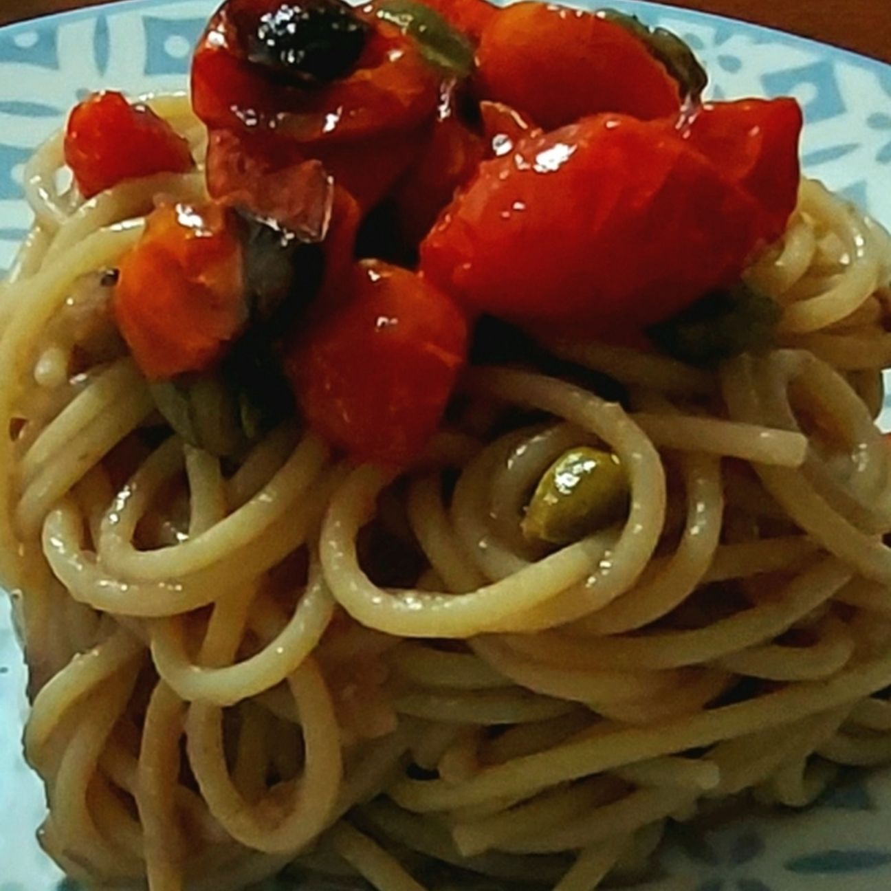 Spaghetti Crema di Cipolle,capperi e pomodorini confit