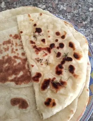 Ricetta Pane cotto in padella tipo pita per aperitivi per mangiarlo di Che_mangiamo_oggi