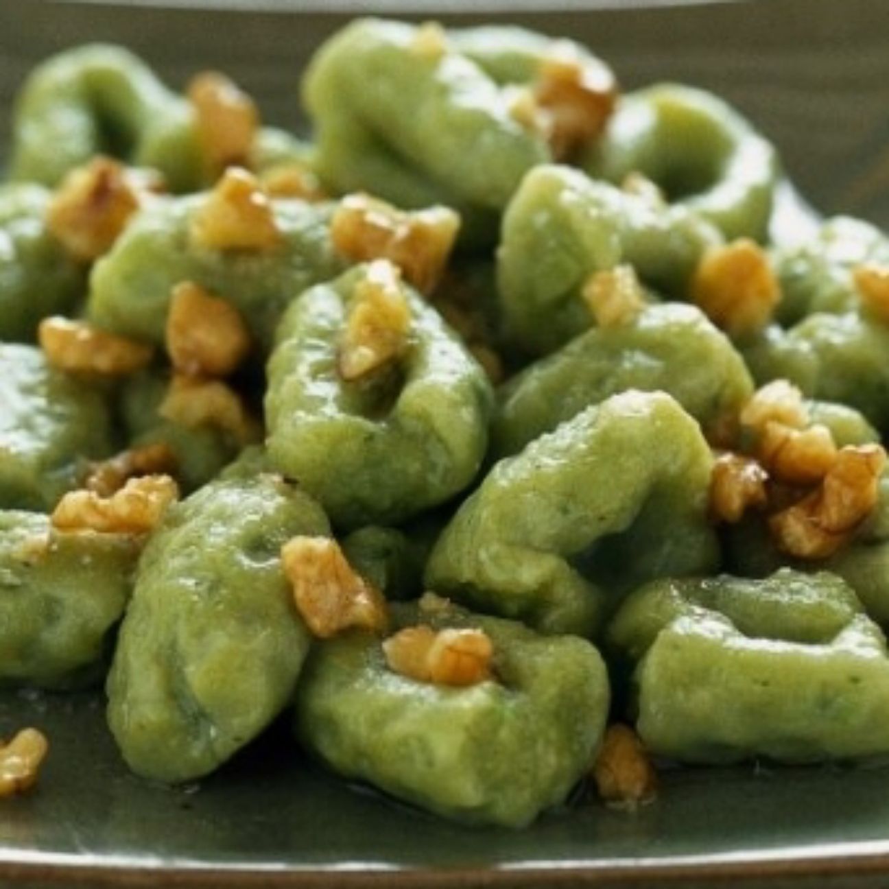 Gnocchi di broccoletti burro salvia e noci