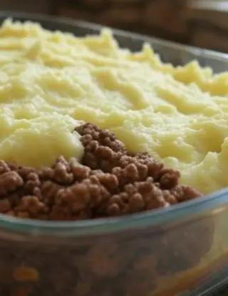Ricetta Pasticcio di carne macinata speziata ricoperta di purè (cottage pie) di Che_mangiamo_oggi