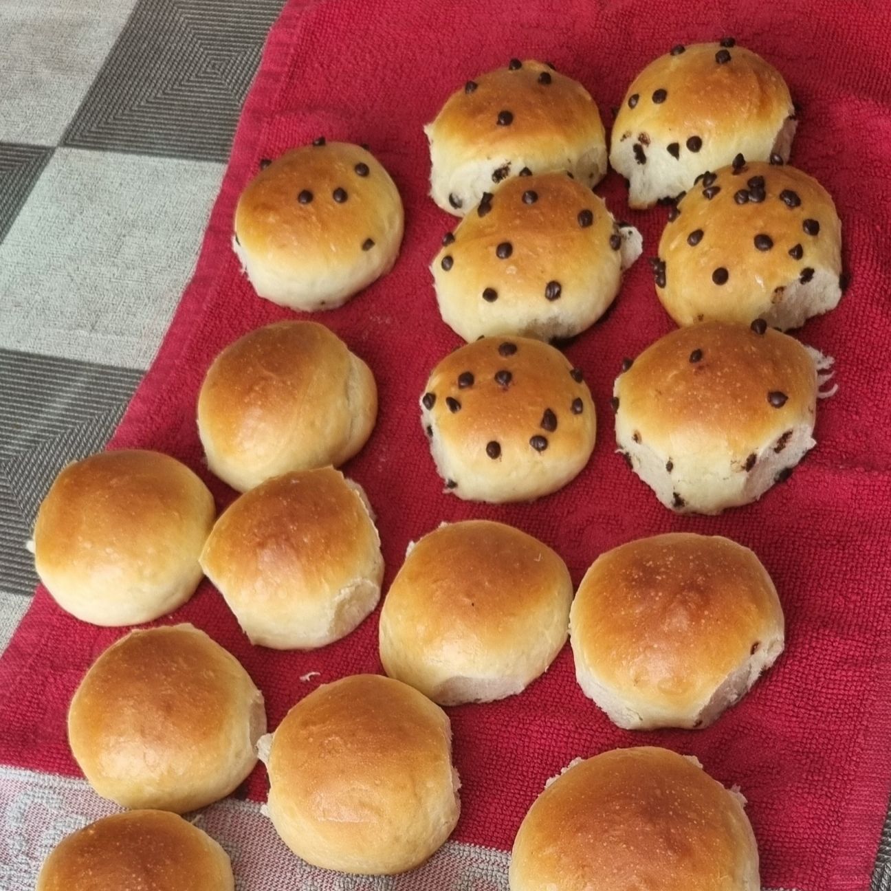 Panini al latte,semplici e al cioccolato