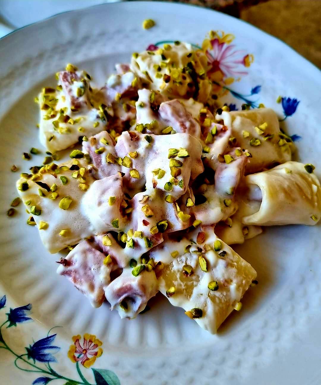 Mezzi paccheri con Philadelphia,pistacchio e mortadella