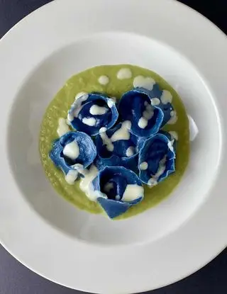 Ricetta Cappellacci blu con crema di asparagi e fonduta di pecorino di michelacara5