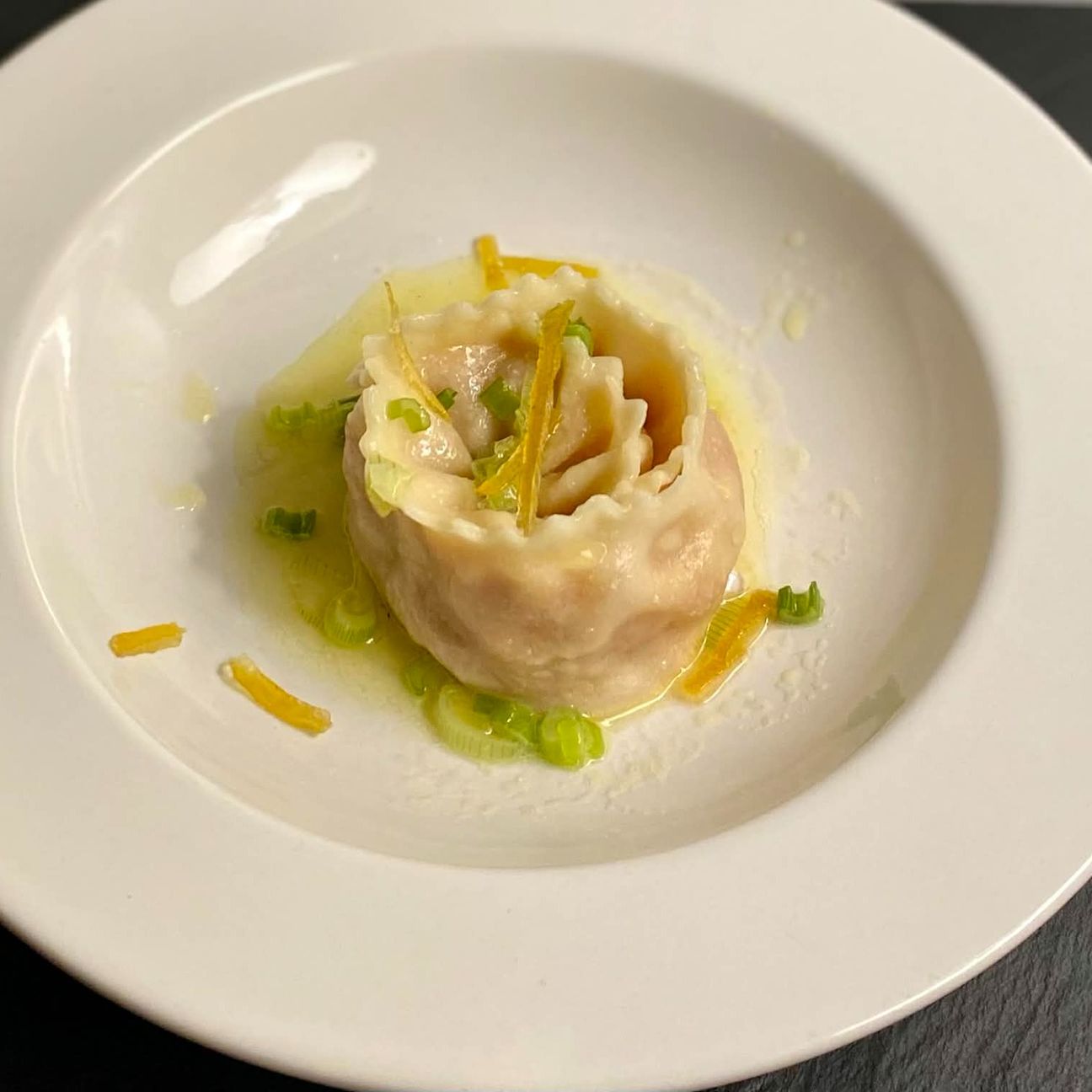 Pasta fresca alla zucca con salsa al burro, cipollotto e scorza di limone candita