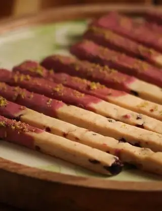 Ricetta Biscotti al mirtillo rosso con cioccolato ruby di michelacara5