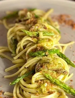 Ricetta Linguine con asparagi, pomodorini secchi e cipollina di michelacara5