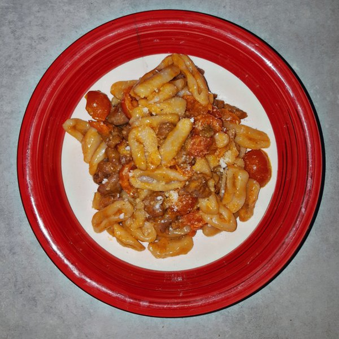 Cavatelli con Salsiccia, Pomodorini e Pecorino Romano