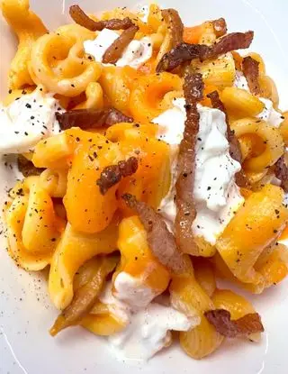 Ricetta Pasta con crema di zucca, guanciale croccante e stracciatella di luana1