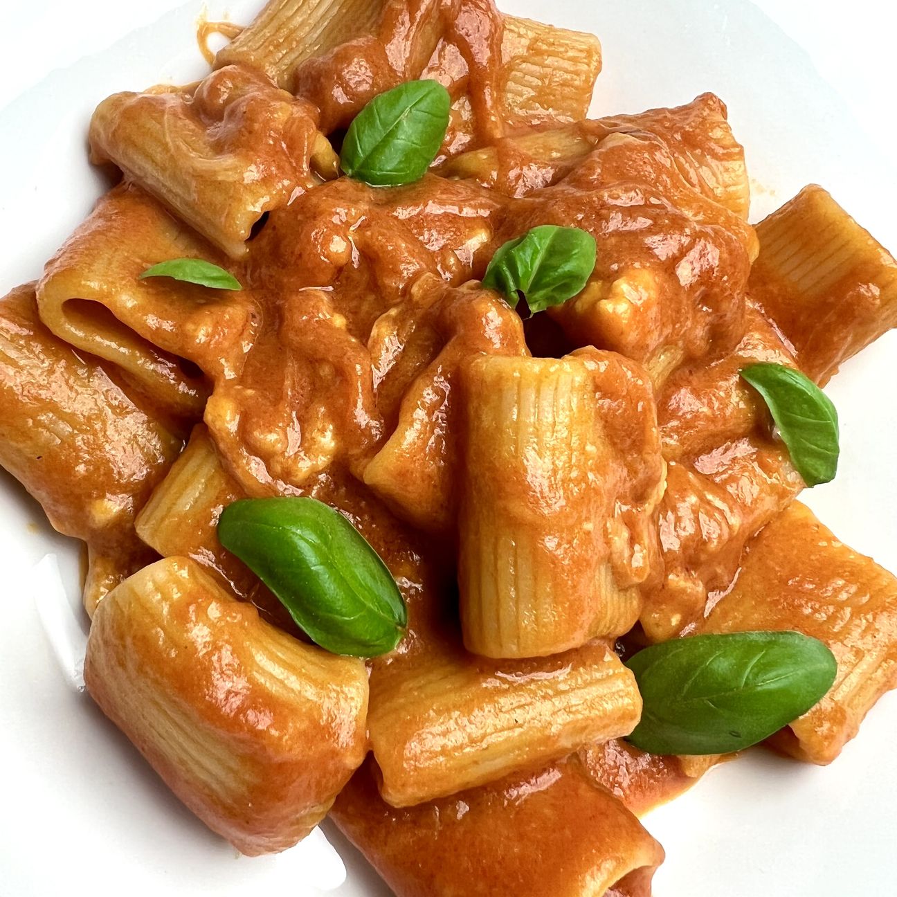 Mezze maniche pomodoro e mozzarella
