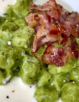 Ricetta Gnocchetti verdi su fonduta di parmigiano e pancetta croccante di luana1