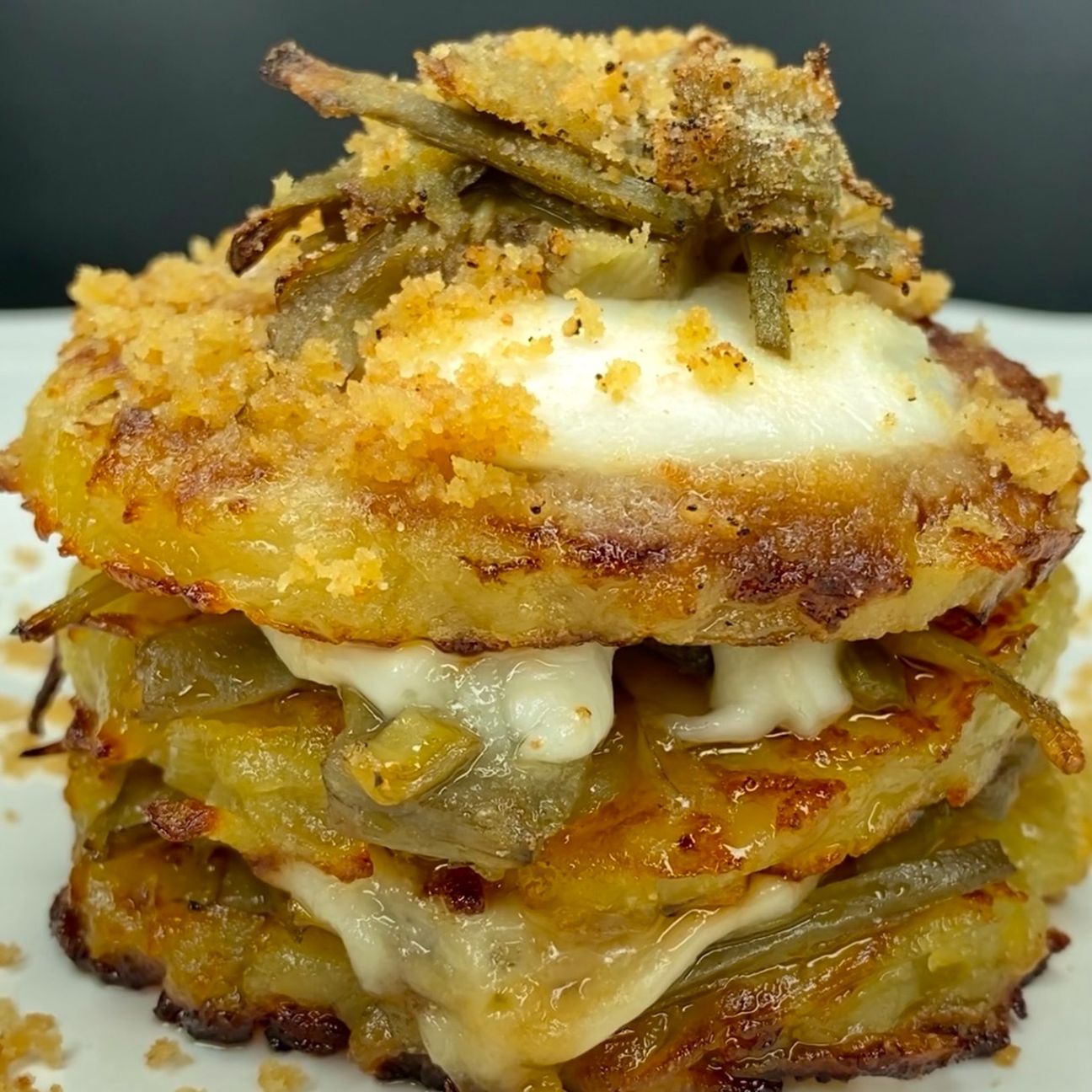 Torretta di patate, carciofi e mozzarella filante