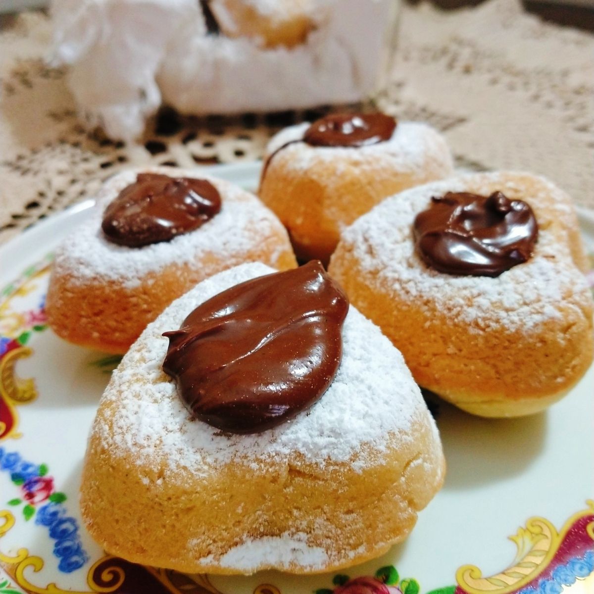 Cuoricini di pasta frolla ripieni di cioccolata