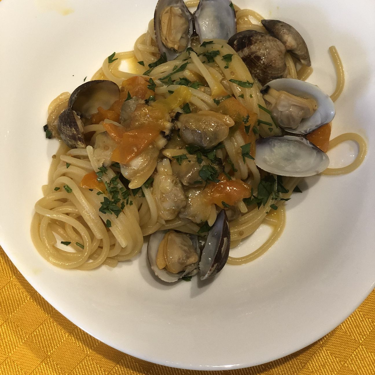 Vongole datterino giallo e fiori di zucca