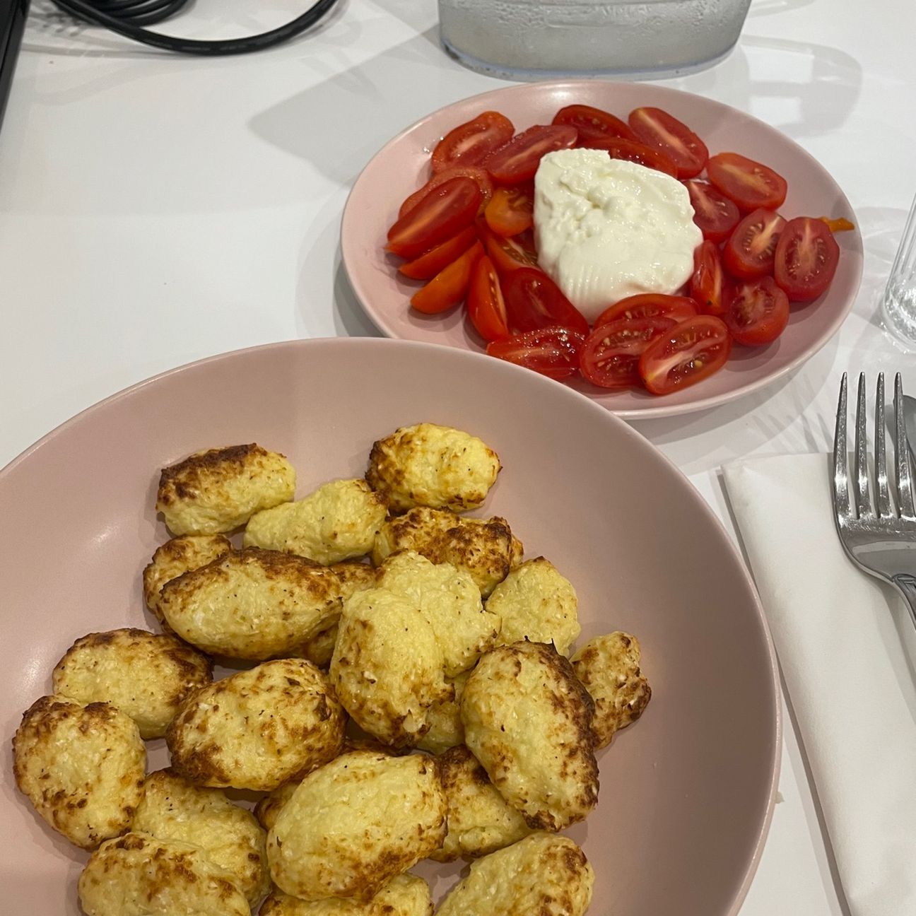 Gnocchi di cavolfiore al forno, stracchino e pomodorini
